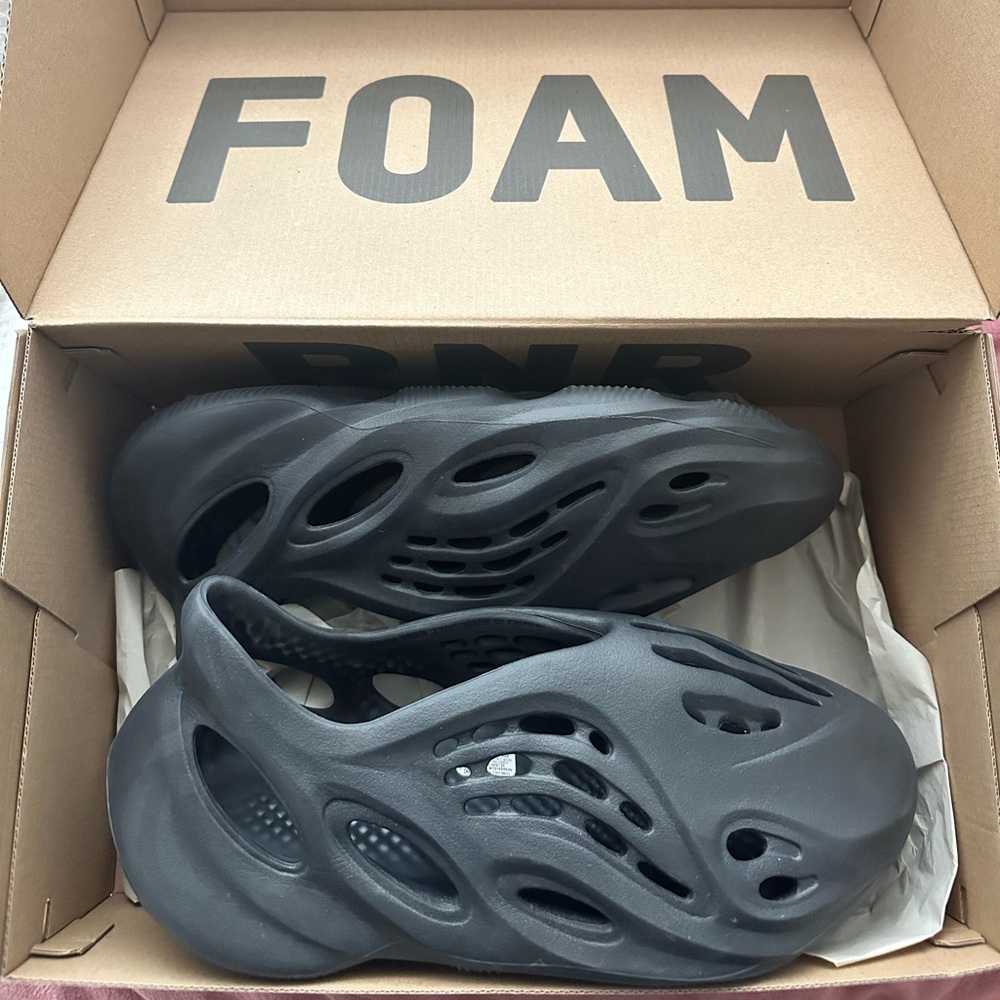Yeezy Foam RNR Size 13